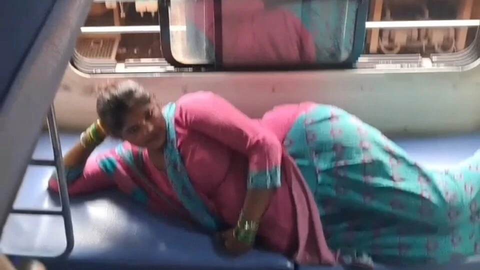 18 yr Old Teen Wet Pussy Can’t Handle My Dick Hard Orgasm & Moaning Desi Indian Bhabhi