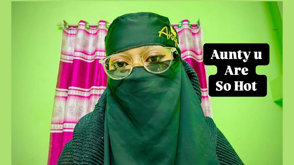 Aunty You’re so sexy and your figure is look like sanny leone