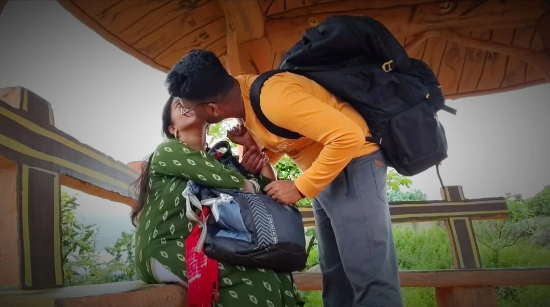 College girl & Unknown Boy fast time frendship – Tourist places par, tourist bhabhi mili – hot bhabhi video outdoor forest.