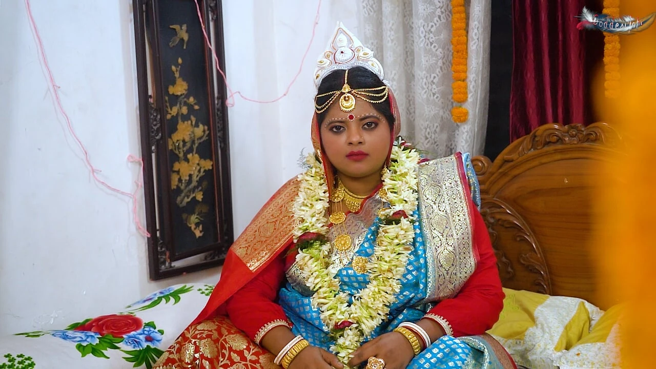 DESI NEWLY MARRIED HUSBAND WIFE HARDCORE FUCK  AT FIRST NIGHT FULL MOVIE ( HINDI AUDIO )