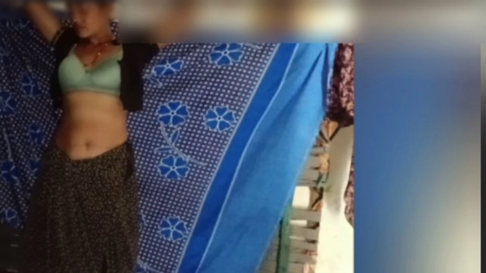 Devar ne bhabhi ko bedroom me choda Bhabhi fucked devar home alone