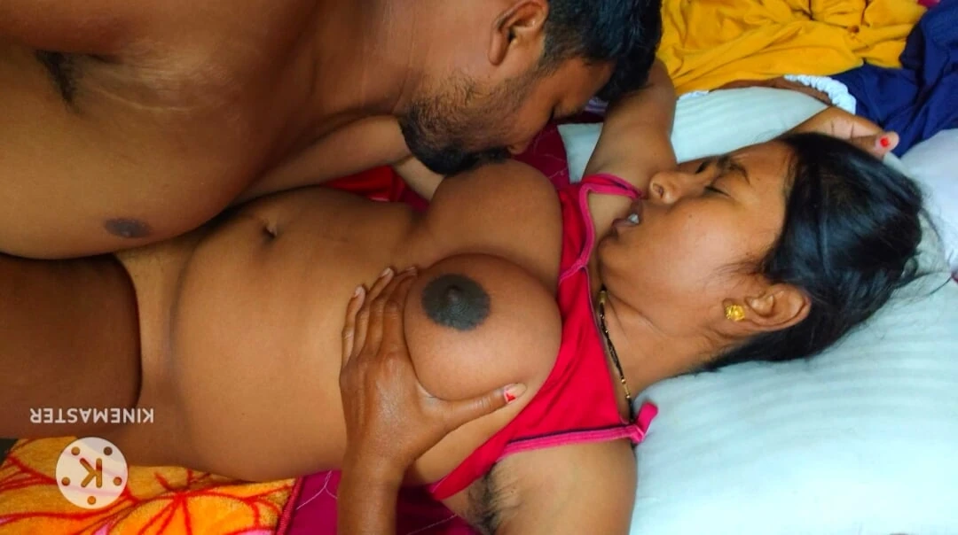 Indian young boy sucking aunty's big boobs – hot bhabhi fucking, stepsister and stepbrother hot movie in Hindi.