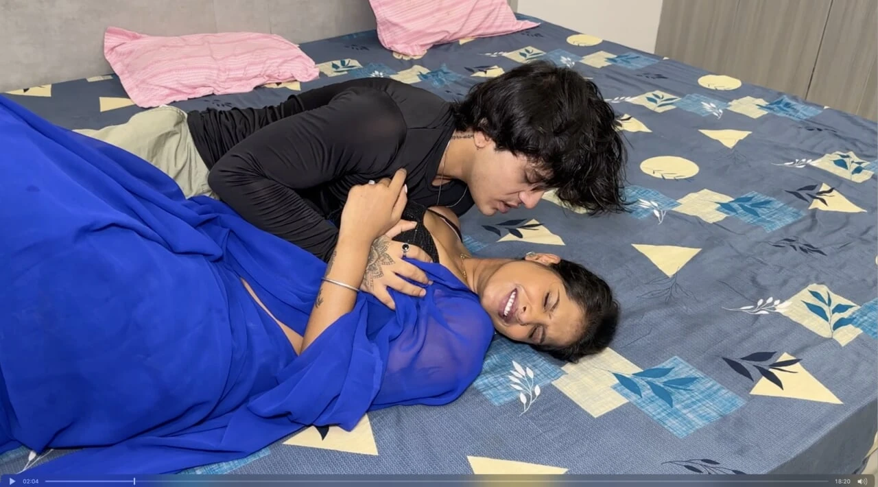 Neighbor calls bhabhi home and has sex with her sexy bhabhi Hard Fucking With Hindi Audio