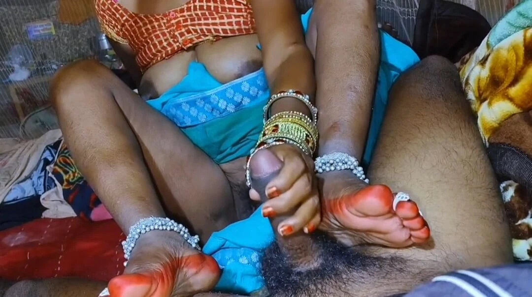 Beautiful indian desi village housewife ki new romantic chudai viral video.hot bhabhi ki rasili chut me chudai xhmaster xxx sexy video hindi