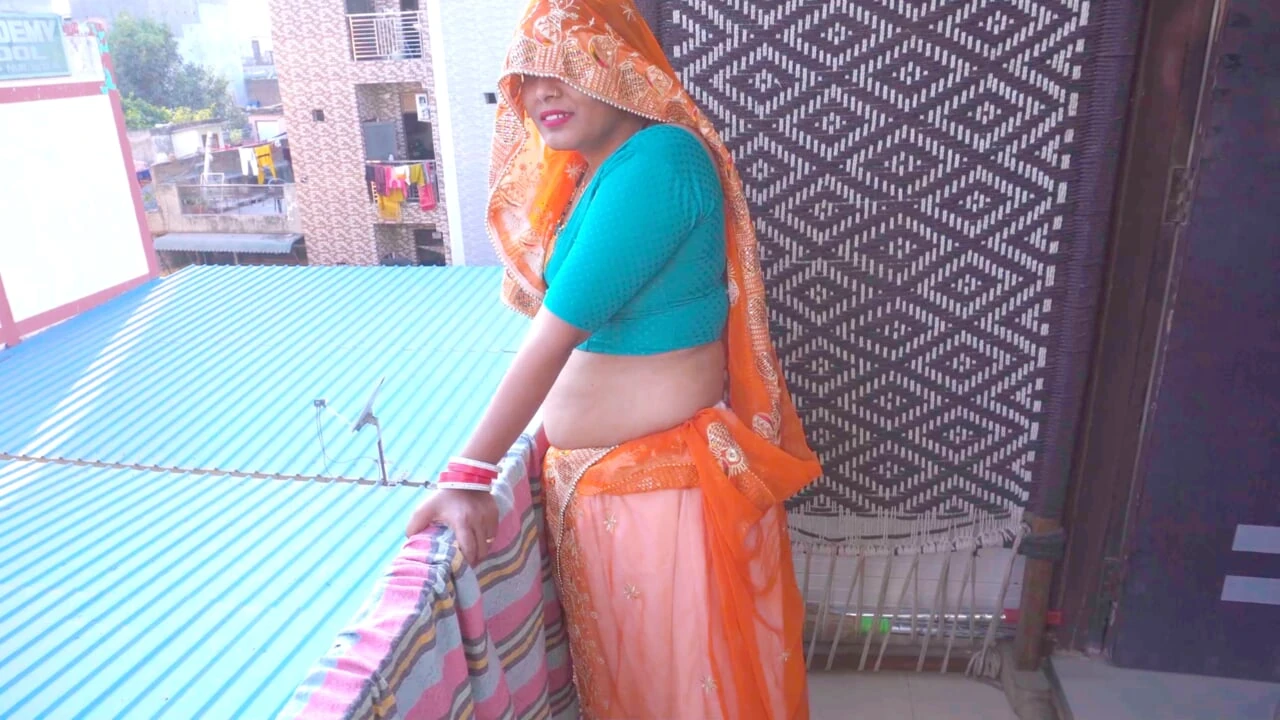 Bhaiya ji, bina Condom ke Ghusa de! Desi Village Randi ravinadesi Deal with new Client for Fucking her Tight Pussy at Hotel.
