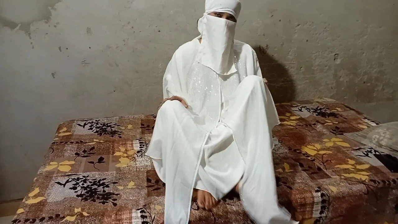 Hot Muslim Babe in white hijab was fucked by uncut dick