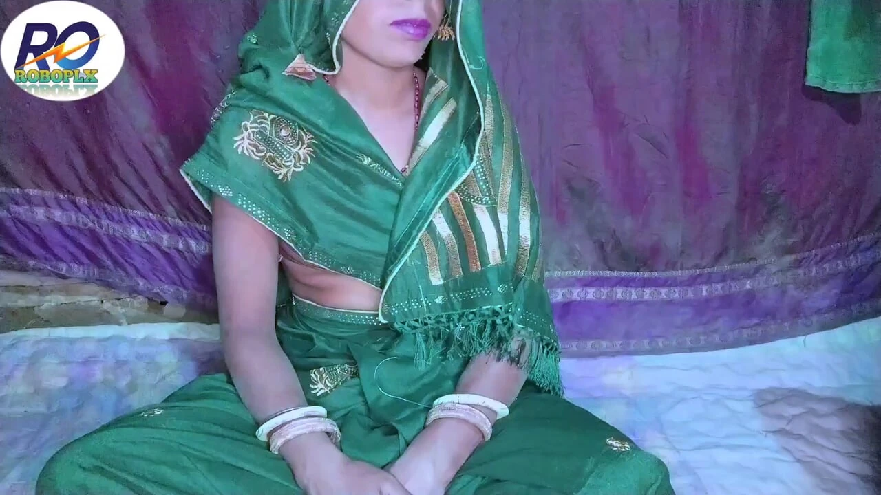 India Desi housewife green saree blouse me chudai hindi doggy style mein and boob press