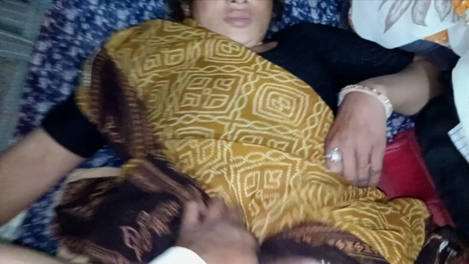 Indian daughter-in-law sat on his cock and fucked daughter-in-law’s pussy