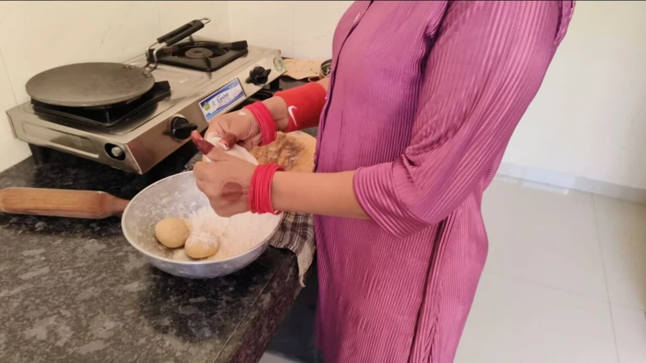 Kitchen Sex: Step Mom Is Sitting to Eat Food Till We Leave