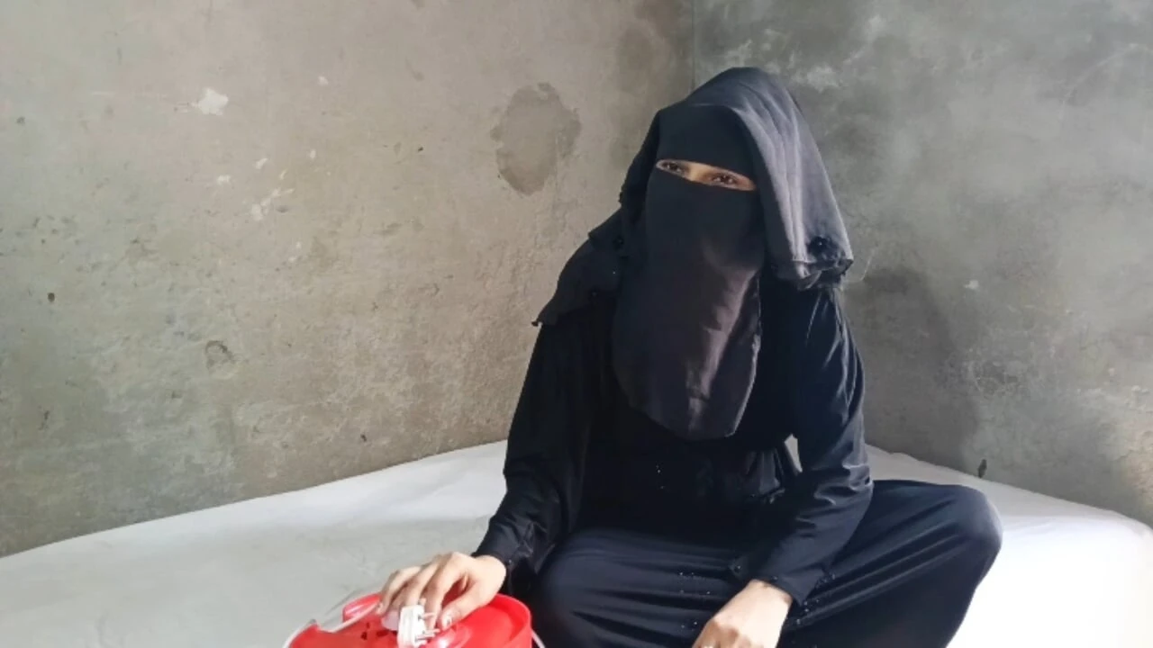 Muslim women was hardly fucked by electrician