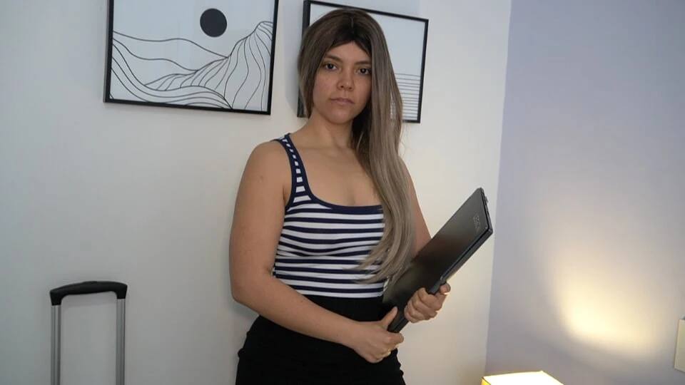 My co-worker enters the room and seduces me with her ass so that I fuck her