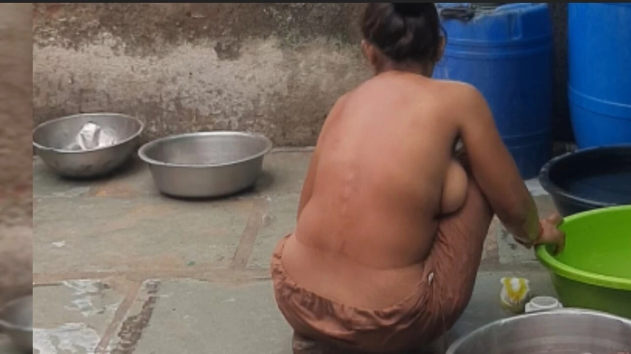 My elder stepbrother's housewife was completely naked today and the brother-in-law saw it.