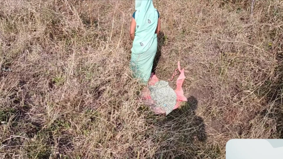 My sister-in-law and I went to cut fodder in the forest, sister-in-law opened all the clothes and became naked in front of me, where will my brother-in-law have to hit my ass?