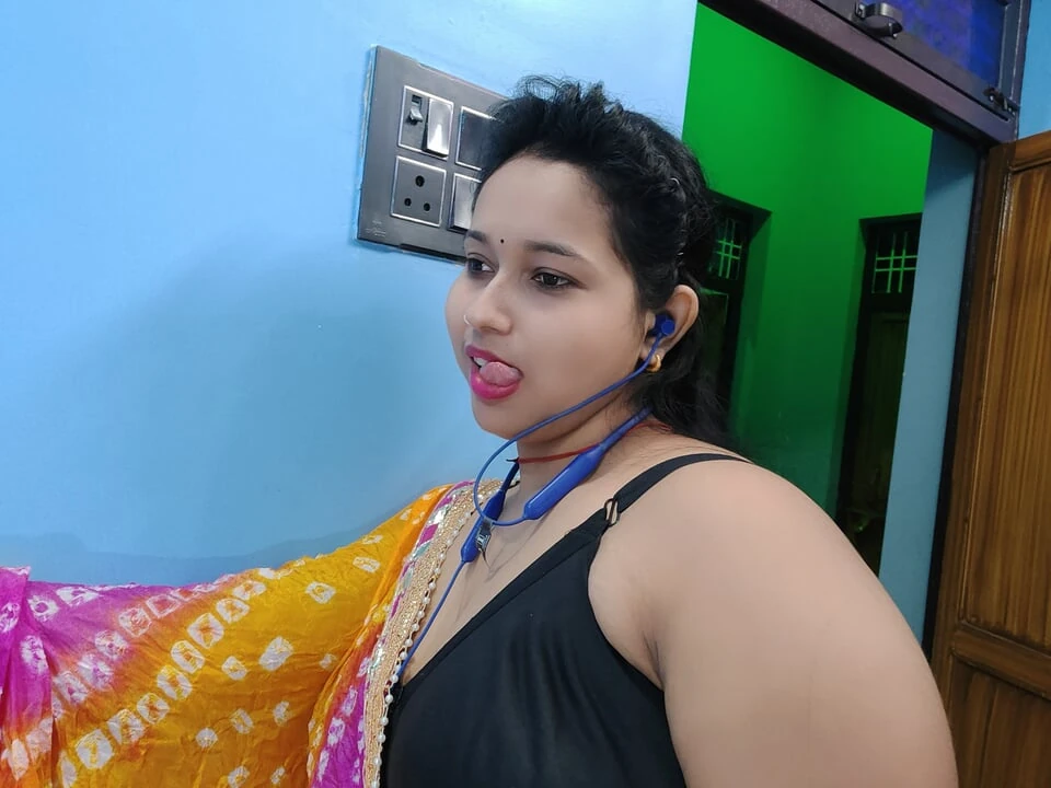 Sister-in-law took out pussy water from cucumber