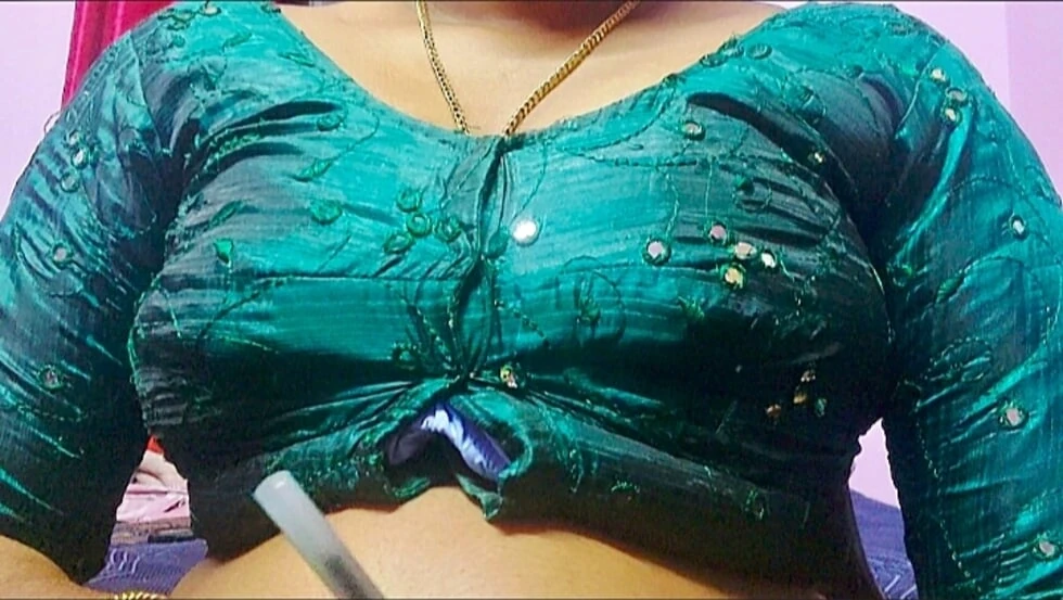 Zoya Bhabhi Desi Sex with New Boy Hindi Audio