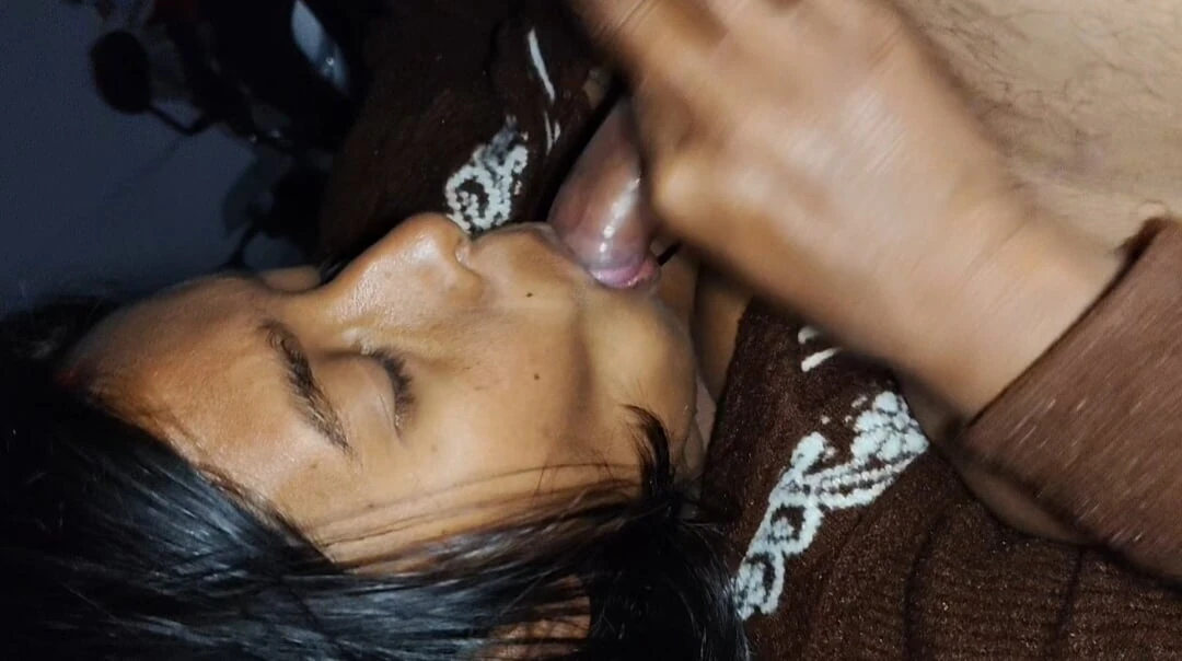 Beti aapne stepfather ka subah subah land chus rahi he – desi bhabhi suking oldest man cook – village blowjob movie Hindi.