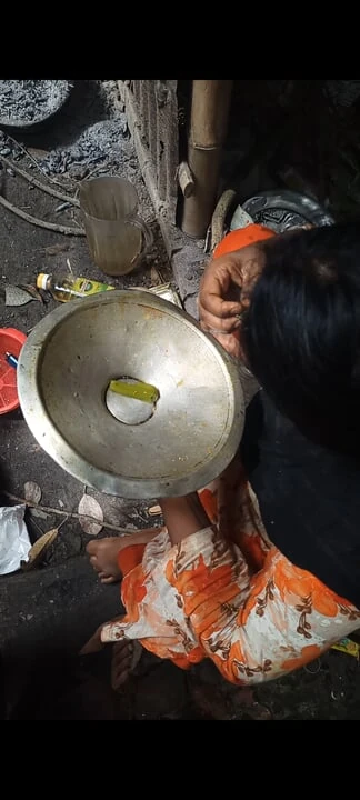 Desi Bhabhi Cooking Turned Into a Hot Surprise!