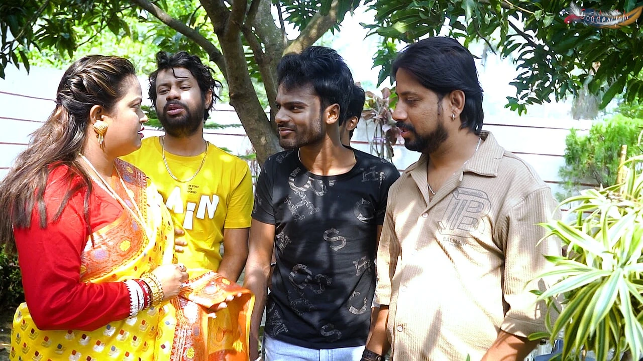 DESI MALLU BHABHI HARDCORE DIFFERENT POSITION OF SEX WITH FOUR LOCAL DESI BOYS WHEN SHE WAS ALONE AT HOME ( gangbang )