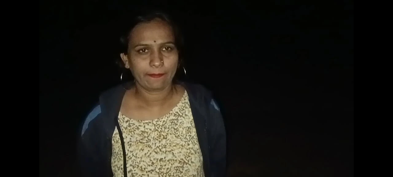 Fan demand video fuck near Railway track