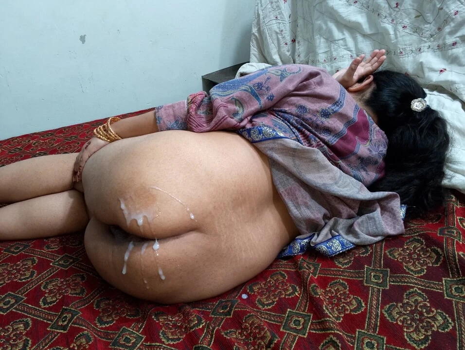 Indian stepmom during night when she is coming to my room