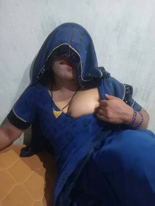 Sexy baby in saree on full mood